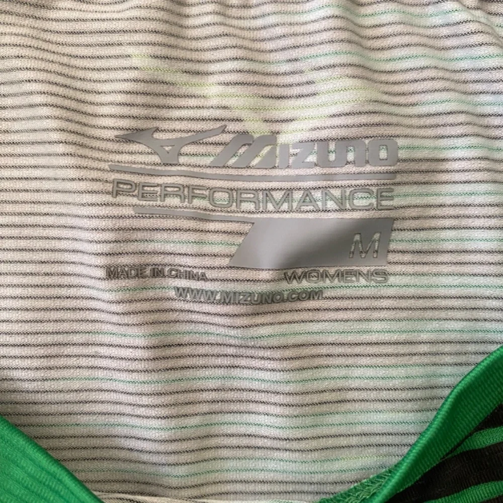 Mizuno women’s performance long sleeve size M - Picture 2 of 3